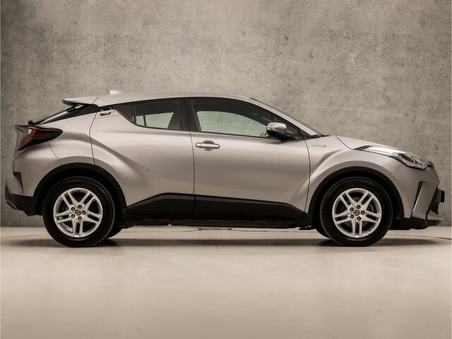 Toyota C-HR 1.8 Hybrid Active Sport Automaat (APPLE CARPLAY, NAVIGATIE, CAMERA, ADAPTIVE CRUISE, ZWART HEMEL, SPOR0TSTOELEN, LANE ASSIST, CRUISE, LED KOPLAMPEN, NIEUWSTAAT)