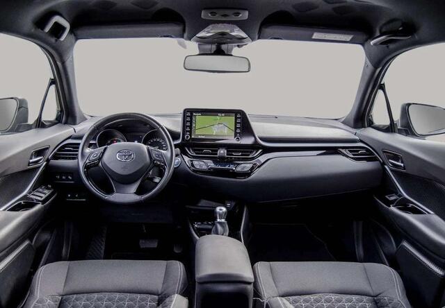 Toyota C-HR 1.8 HYBRID 122PK TEAM DYNAMIC NAVI CARPLAY CAMERA PDC V+A AFN-TREKHAAK STOELVERWARMING 18 INCH