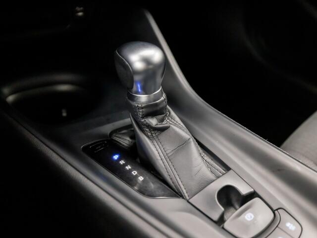 Toyota C-HR 1.8 Hybrid Dynamic Automaat (NAVIGATIE, CLIMATE, CAMERA, ADAPTIVE CRUISE, SPORTSTOELEN, LANE ASSIST, KEYLESS, ZWART HEMEL, NIEUWSTAAT)
