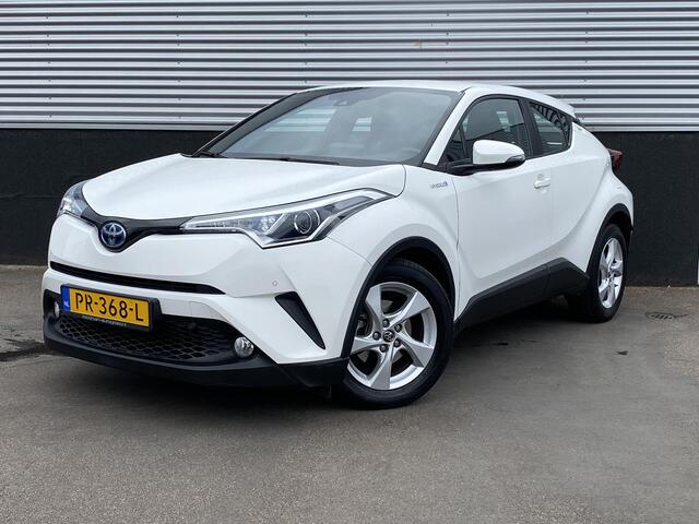 Toyota C-HR 1.8 Hybrid Dynamic Navigatie, Nieuw geleverd en dealeronderhouden, 1e eign. achteruitrij camera, parkeersensoren, keyless start- & entry, adaptieve cruise control