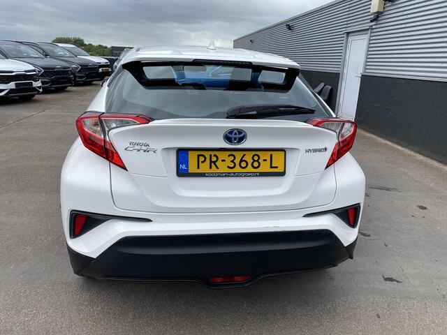 Toyota C-HR 1.8 Hybrid Dynamic Navigatie, Nieuw geleverd en dealeronderhouden, 1e eign. achteruitrij camera, parkeersensoren, keyless start- & entry, adaptieve cruise control