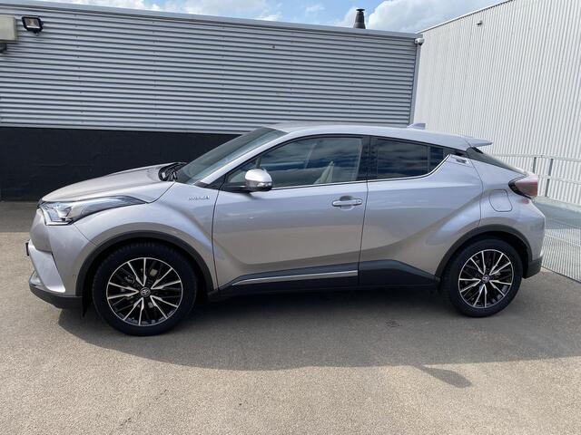 Toyota C-HR 1.8 Hybrid Executive Nieuw geleverd en dealeronderhouden, 1e eign. Stoel- & Stuurwielverwarming, achteruitrij camera, adaptieve cruise control, dodehoek detectie, keyless, Navigatie