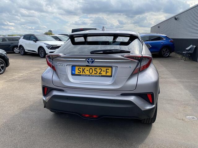 Toyota C-HR 1.8 Hybrid Executive Nieuw geleverd en dealeronderhouden, 1e eign. Stoel- & Stuurwielverwarming, achteruitrij camera, adaptieve cruise control, dodehoek detectie, keyless, Navigatie
