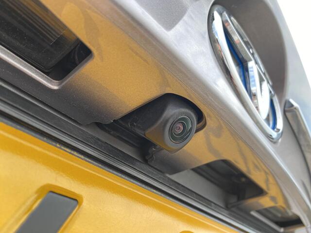 Toyota C-HR 1.8 Hybrid Executive Nieuw geleverd en dealeronderhouden, 1e eign. Stoel- & Stuurwielverwarming, achteruitrij camera, adaptieve cruise control, dodehoek detectie, keyless, Navigatie