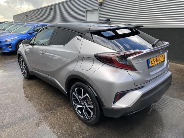 Toyota C-HR 1.8 Hybrid Bi-Tone Plus Stoel- & stuurverarming, navigatie, dodehoek detectie, JBL Premium audio, Volledig dealeronderhouden, achteruitrij camera, adaptieve cruise control