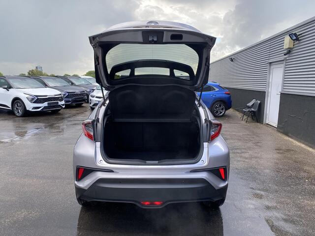 Toyota C-HR 1.8 Hybrid Bi-Tone Plus Stoel- & stuurverarming, navigatie, dodehoek detectie, JBL Premium audio, Volledig dealeronderhouden, achteruitrij camera, adaptieve cruise control