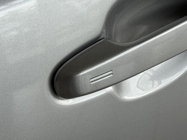 Toyota C-HR 1.8 Hybrid Bi-Tone | Carplay | Stoel/stuur verw. | Dodehoekdetectie | Keyless |