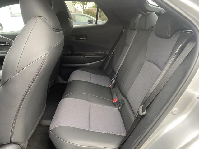 Toyota C-HR 2.0 Plug-in Hybrid 220 PK Dynamic Sport Elektrische Stoel Stuur verwarming PDC BSM half Leder