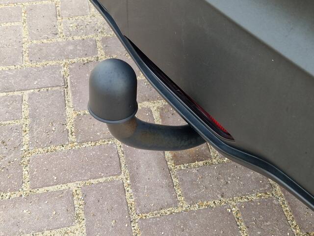 Toyota C-HR 1.8 Hybrid Dynamic Trekhaak - NL Auto