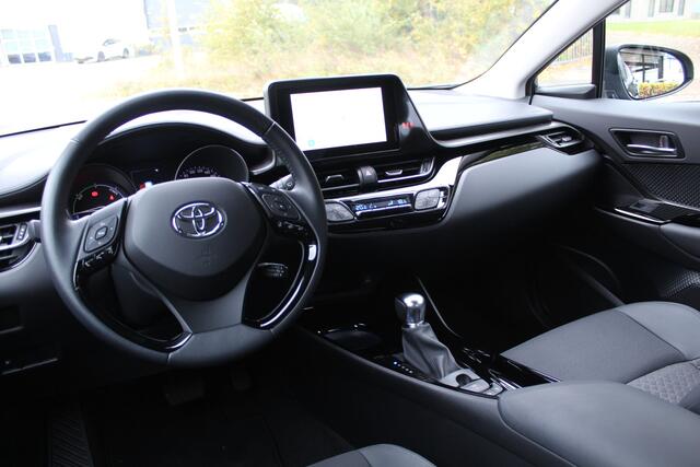 Toyota C-HR 1.8 Hybrid Dynamic | Rijklaar | Blind Spot | Parkeersens. v+a | Navi | Apple/Android | LED | Keyless | NL-auto