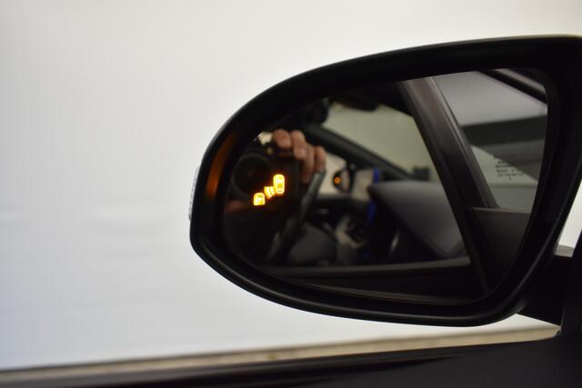 Toyota C-HR 1.8 Hybrid Bi-Tone Plus Leder Cam Stoel Ver JBL Dhoek Detectie