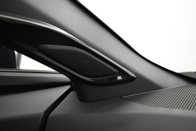 Toyota C-HR 1.8 Hybrid Bi-Tone Plus Leder Cam Stoel Ver JBL Dhoek Detectie