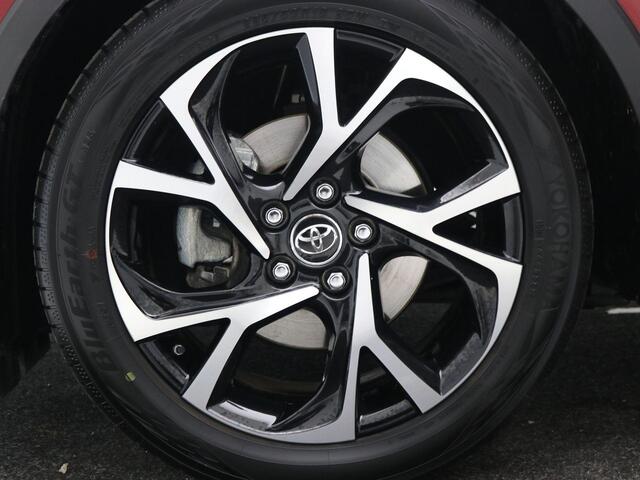 Toyota C-HR 1.8 Hybrid Style Automaat / Dealeronderhouden / 1ste eigenaar / Afneembare Trekhaak / Stoel en Stuurverwarming / Cruise Control / Achteruitrijcamera / Lederen bekleding /