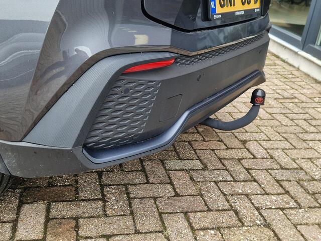 Toyota C-HR 1.8 Hybrid Executive | Afn. trekhaak | Bi-tone | Stoel- stuurverw. | Elek. achterklep | Camera | PDC V+A