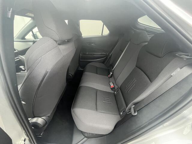 Toyota C-HR 1.8 Hybrid 140 Dynamic / tot 10 jaar Garantie* / Achteruitrijcamera / Apple Carplay & Android Auto / Navigatie full map / Adaptieve Cruise Control / Climate Control / Keyless Entry & Start / Dodehoek Detectie / All Season Banden