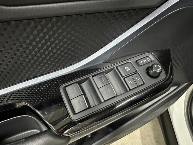 Toyota C-HR 2.0 Hybrid Executive 184pk | Full-option | Leder | Parelmoerwit |