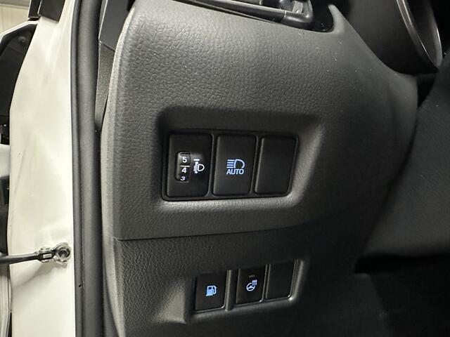 Toyota C-HR 2.0 Hybrid Executive 184pk | Full-option | Leder | Parelmoerwit |