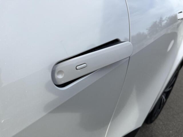 Toyota C-HR 2.0 Hybrid 200 First Edition | Navigatie | Apple CarPlay/Android auto | Panoramadak | Achteruitrijcamera | Elektrische achterklep