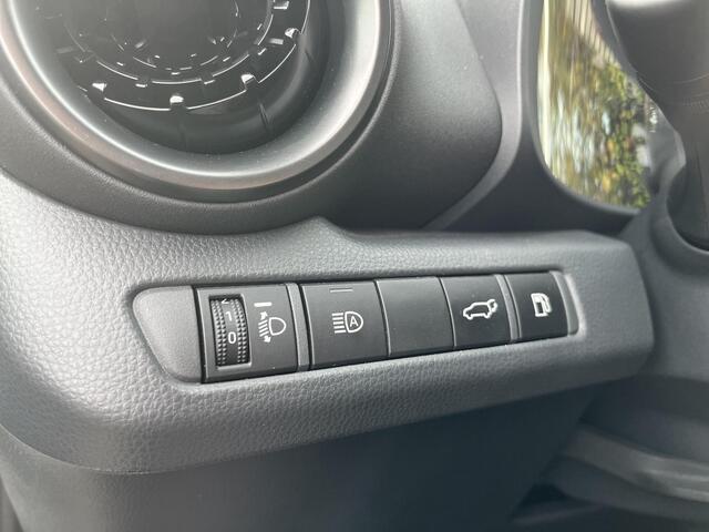 Toyota C-HR 2.0 Hybrid 200 First Edition | Navigatie | Apple CarPlay/Android auto | Panoramadak | Achteruitrijcamera | Elektrische achterklep