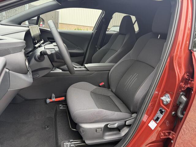 Toyota C-HR 2.0 Plug-in Hybrid 220 Dynamic **STOEL EN STUURWIELVERWARMING/ DODEHOEK DETECTIE/ PARKEERSENSOREN/ KEYLESS**