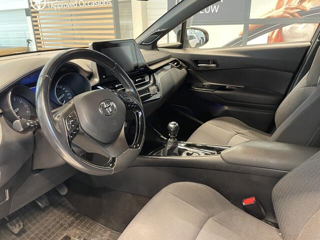 Toyota C-HR 1.2 Bi-Tone | Trekgewicht 1.300 kg | Parkeersensoren voor en achter | Achteruitrijcamera |
