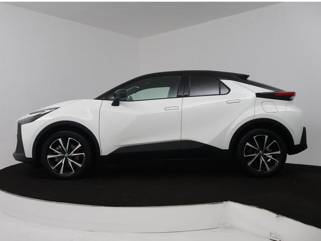 Toyota C-HR 2.0 Plug-in Hybrid 220 First Edition | Navigatie | PDC |