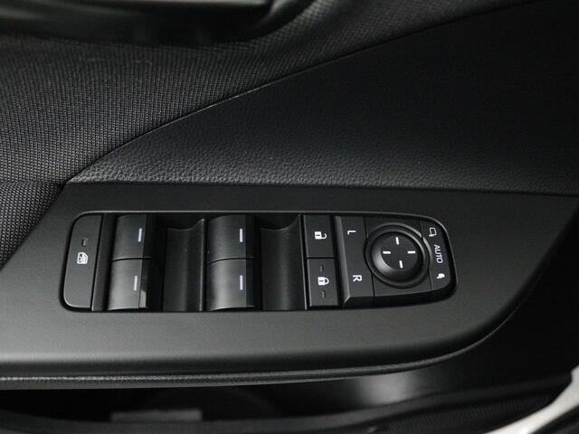 Toyota C-HR 2.0 Plug-in Hybrid 220 First Edition | Navigatie | PDC |