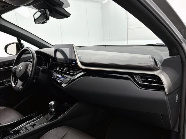 Toyota C-HR 1.8 Hybrid Executive | Trekhaak | Navigatie | Stoelverwarming | Full LED | PDC voor en achter |