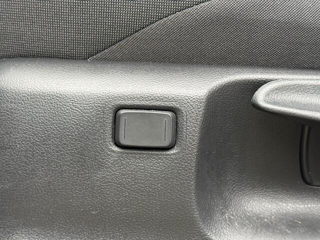 Toyota C-HR 1.8 Hybrid 140 First Edition **NAVIGATIE/ 360 CAMERA/ DODEHOEK DETECTIE/ PARKEERSENSOREN/ GARANTIE**