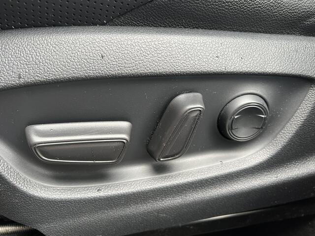 Toyota C-HR 2.0 Hybrid Launch Edition | Bi-Tone | Full Led | Leder | Stuur & Stoel verw. | Prijs Rijklaar!!