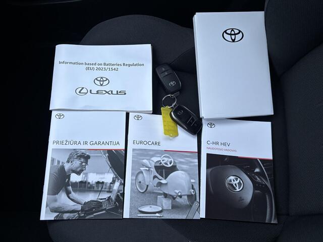 Toyota C-HR 1.8 Hybrid 140 Dynamic Automaat / Fabrieksgarantie tot 10 jaar mogelijk / Stuur-, stoel- en voorruitverwarming / Navigatie / Camera / Climate Control / Apple Carplay/Android auto / 18" LM wielen /