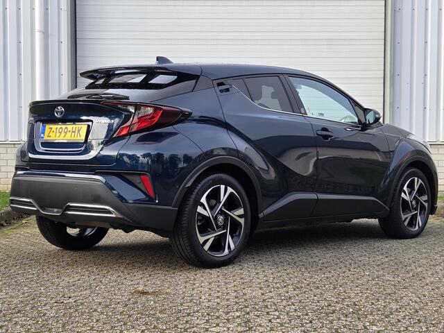 Toyota C-HR 2.0 Hybrid Dynamic / Afneembare Trekhaak / Stoel & stuur verwarming / Achteruitrijcamera / Dode Hoek Detectie / Apple Carplay & Android Auto / Climate Control / Navigatie / Parkeersensoren /
