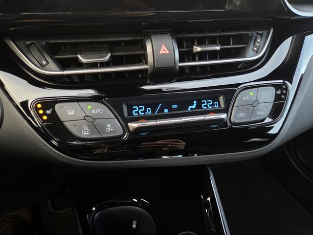 Toyota C-HR 2.0 Hybrid Dynamic / Afneembare Trekhaak / Stoel & stuur verwarming / Achteruitrijcamera / Dode Hoek Detectie / Apple Carplay & Android Auto / Climate Control / Navigatie / Parkeersensoren /