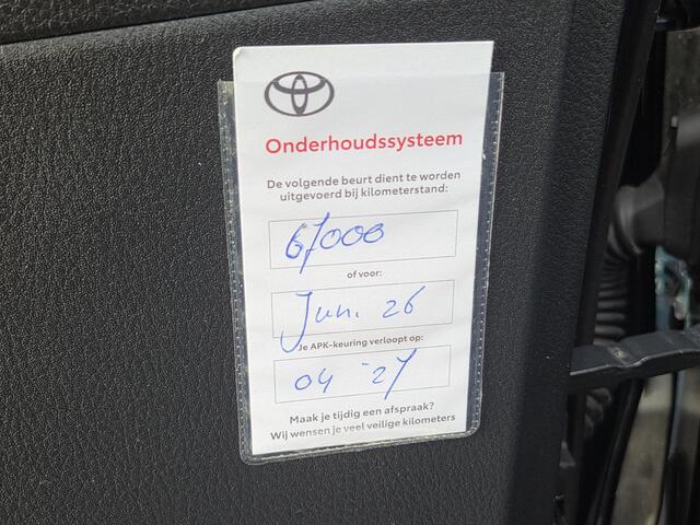 Toyota C-HR 2.0 Hybrid Dynamic / Afneembare Trekhaak / Stoel & stuur verwarming / Achteruitrijcamera / Dode Hoek Detectie / Apple Carplay & Android Auto / Climate Control / Navigatie / Parkeersensoren /