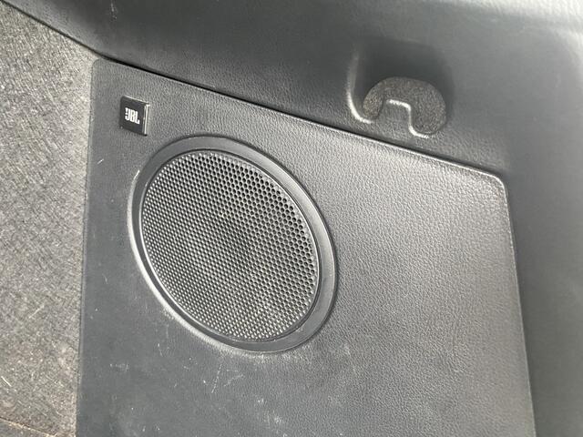 Toyota C-HR 1.8 Hybrid Style Bi-Tone BSM Apple CarPlay JBL