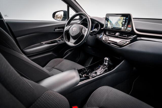 Toyota C-HR 1.8 Hybrid Dynamic | Two Tone | Adapt. Cruise | 18 inch | Camera | PDC | Climate Control