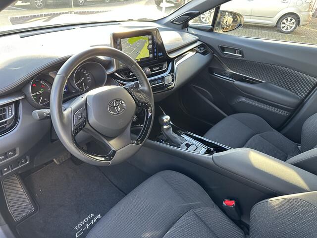 Toyota C-HR 1.8 Hybrid Style Ultimate 1e eigenaar / slechts 7.453 km! / altijd binnen gestaan in verwarmde garage!