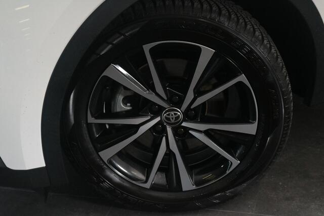 Toyota C-HR 2.0 Plug-in Hybrid 220 Dynamic Lim., Groot scherm