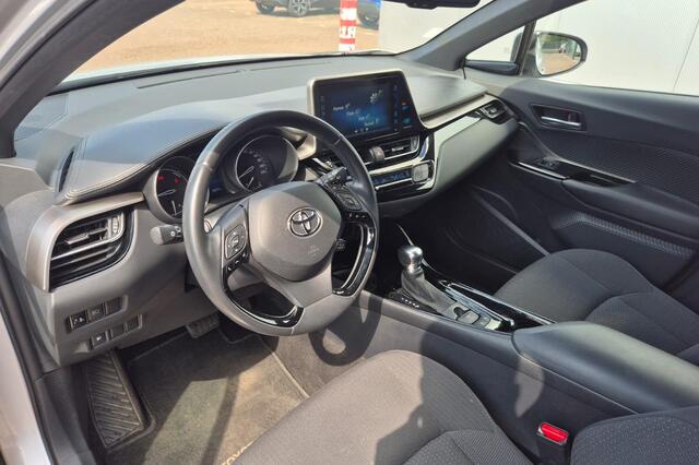 Toyota C-HR 1.8 Hybrid Style Keyless, adaptieve cruise control, achteruitrij camera, lage KM stand, automaat