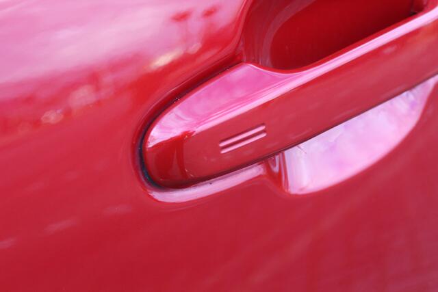 Toyota C-HR 1.8 Hybrid Dynamic Plus Bi-Tone | Rijklaar | Stoel-/stuurverw. | Blind Spot | LED | Apple/Android | Keyless | Parkeersens. v+a