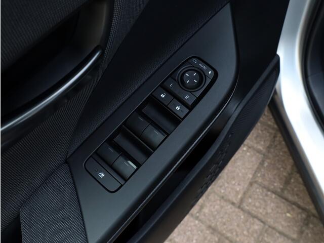 Toyota C-HR 2.0 Hybrid 200 Dynamic | Stoelverwarming | El. Achterklep |