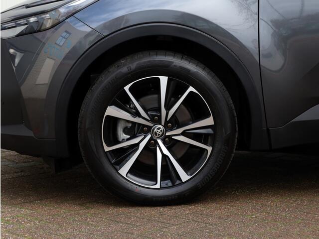Toyota C-HR 2.0 PHEV 220 Dynamic | Nieuw! | Bi-Tone | Premium Navi | Keyless