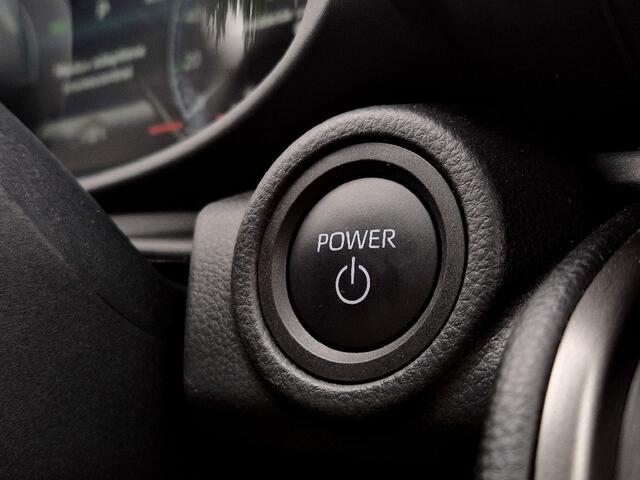 Toyota C-HR 1.8 Hybrid 140 Dynamic Bi-Tone Premium Rood | 2025