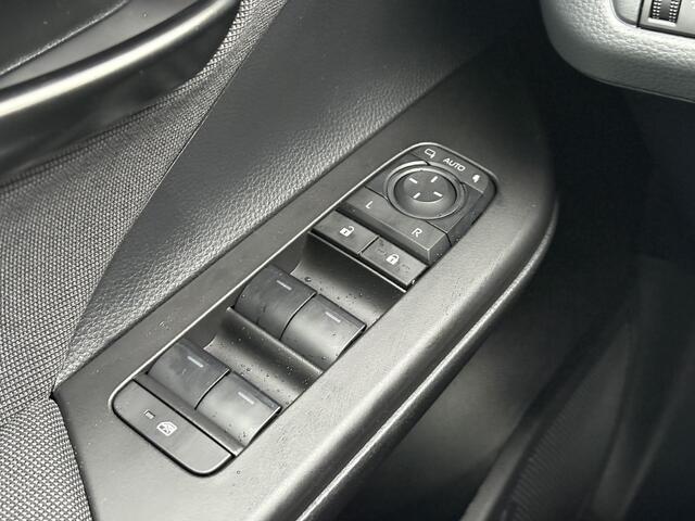 Toyota C-HR 1.8 Hybrid 140 Dynamic **DARK BLUE MICA/ NIEUWE AUTO/ DIRECT LEVERBAAR**