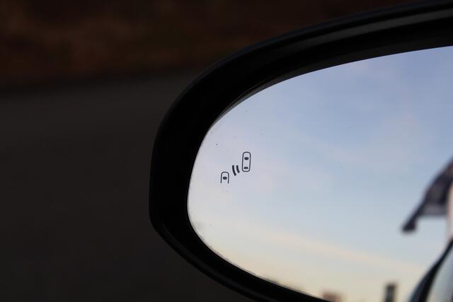 Toyota C-HR 2.0 Hybrid Style | Rijklaar | Trekhaak | Navi | Parkeersens. v+a | Blind spot | Stoel-/stuurverwarming | Keyless