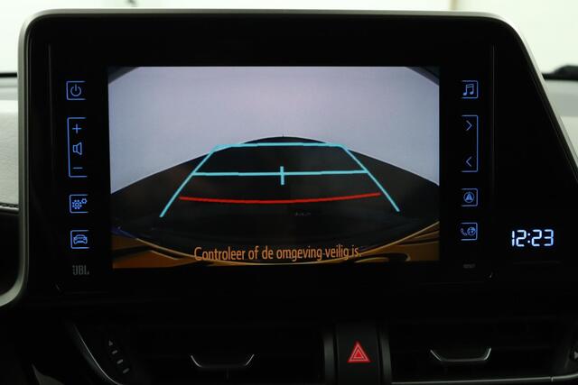 Toyota C-HR 1.8 Hybrid Executive | Adaptive Cruise Control | Trekhaak | Achteruitrijcamera | Dode hoek detectie |