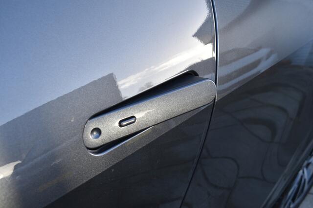 Toyota C-HR 1.8 Hybrid 140 Dynamic Limited Automaat 140pk | BSM | PDC | Achteruitrijcamera | Keyless entry |