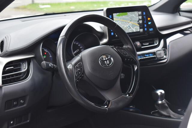 Toyota C-HR 1.8 Hybrid Bi-Tone | LED | 100% onderhouden | Camera | ACC | BSM | 12 mnd BOVAG garantie | Whatsapp 06-5318899