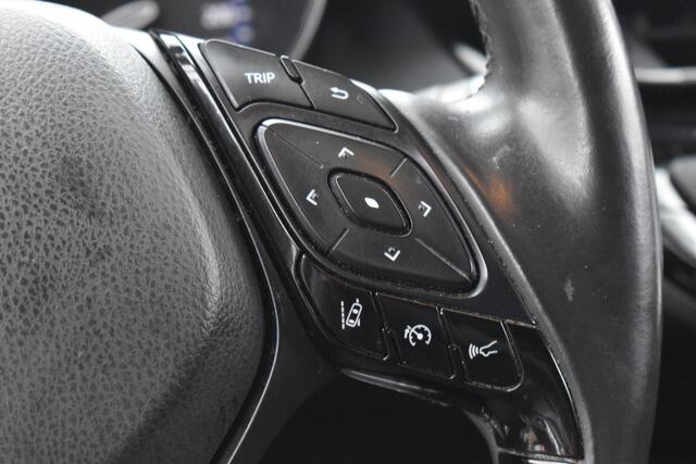 Toyota C-HR 1.8 Hybrid Bi-Tone | LED | 100% onderhouden | Camera | ACC | BSM | 12 mnd BOVAG garantie | Whatsapp 06-5318899