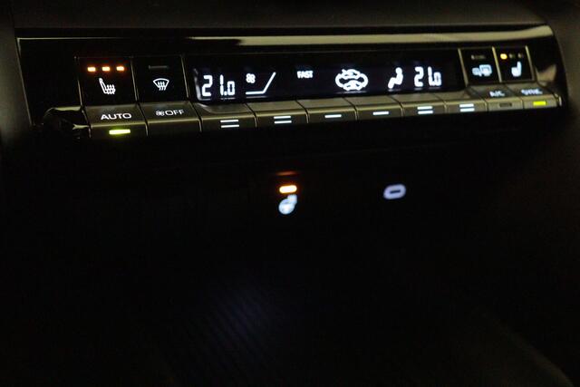 Toyota C-HR 2.0 Plug-in Hybrid 220 Dynamic | APPCONNECT | CAMERA + PDC | ADAP CRUISE | STUUR / STOELVERW | LANE-ASSIST / WARNING |